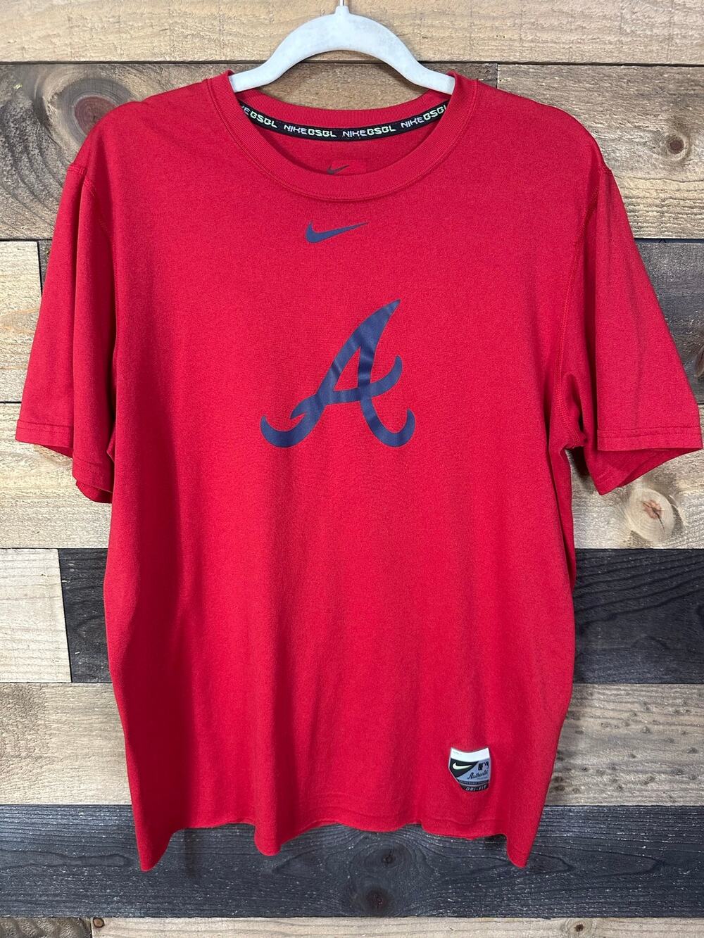 NIKE Dri-Fit Men’s Atlanta Braves Performance Shirt Size M